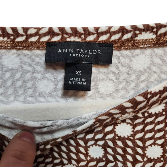 ANN TAYLOR Brown and White Polka Dot Patterned Women's Knit Top 3/4 Sleeve SZ XS - Picture 3 of 6